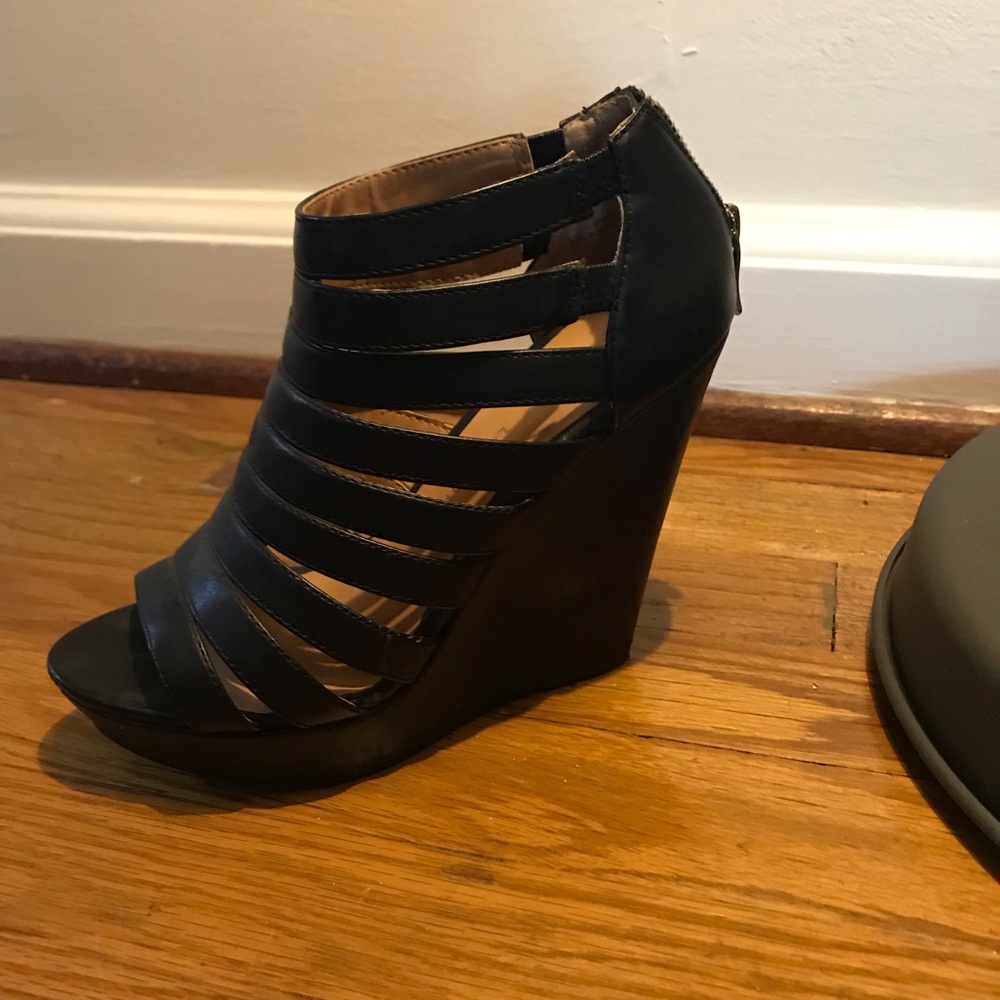 Black wedges